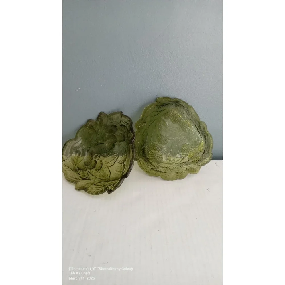 Vintage Green Glass Leaf Shaped Bowls Set‎ of 2 Candy Nut Trinket Dishes